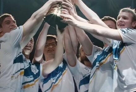G 2 Esports lifting the 2019 MSI Trophy, tags: betting global - CC BY-SA