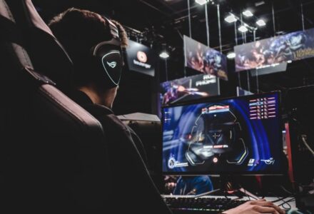 auto, tags: sports esports - unsplash