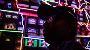 0, tags: mobile gambling - unsplash