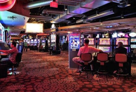 07 Las Vegas OYO Hotel and Casino, formerly known as Hooters Casino Las Vegas slot games casino floor, tags: money - CC BY-SA